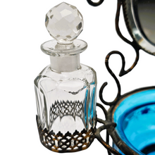 Charger l'image dans la galerie, Baguier Napoléon III revisité – miroir biseauté, verre turquoise émaillé, flacon en cristal, vers 1880-1900 Le Charme des Violettes - Brocante en ligne