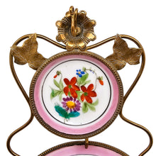 Charger l'image dans la galerie, Baguier en porcelaine peinte à la main – Fleurs et laiton doré, fin XIXe siècle Le Charme des Violettes - Brocante en ligne