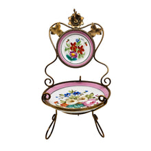 Charger l'image dans la galerie, Baguier en porcelaine peinte à la main – Fleurs et laiton doré, fin XIXe siècle Le Charme des Violettes - Brocante en ligne
