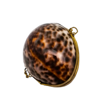 Load image into Gallery viewer, Tabatière ou boîte à chapelet cerclée de laiton, fin XIXe