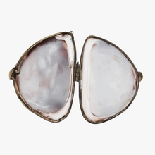 Load image into Gallery viewer, Tabatière ou boîte à chapelet en coquillage de cauri cerclé de métal argenté, fin XIXe