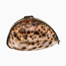 Load image into Gallery viewer, Tabatière ou boîte à chapelet en coquillage de cauri cerclé de métal argenté, fin XIXe