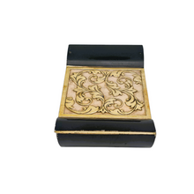 Afbeelding in Gallery-weergave laden, Boîte à cigarettes en métal doré et laqué noir, années 1940