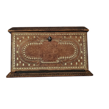 Charger l'image dans la galerie, Boîte à couture revêtue de cuir doré au petit fer, intérieur en tissu cachemire, fin XIXè