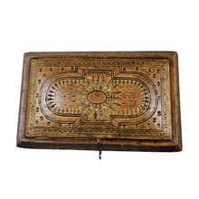 Charger l'image dans la galerie, Boîte à couture revêtue de cuir doré au petit fer, intérieur en tissu cachemire, fin XIXè