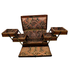 Charger l'image dans la galerie, Boîte à couture revêtue de cuir doré au petit fer, intérieur en tissu cachemire, fin XIXè