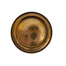 Load image into Gallery viewer, Boîte à pilules en nacre et laiton, XXe