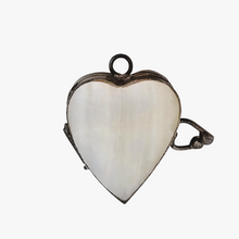 Load image into Gallery viewer, Médaillon victorien en forme de coeur en nacre blanche et métal argenté, fin XIXe