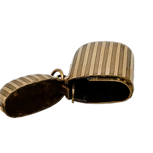 Charger l'image dans la galerie, Boîte à allumettes pyrogène de châtelaine en laiton doré – fin XIXᵉ / début XXᵉ siècle Le Charme des Violettes - Brocante en ligne