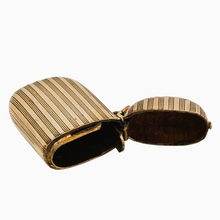 Charger l'image dans la galerie, Boîte à allumettes pyrogène de châtelaine en laiton doré – fin XIXᵉ / début XXᵉ siècle Le Charme des Violettes - Brocante en ligne