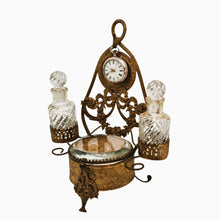 Charger l'image dans la galerie, Nécessaire de boudoir – boîte à bijoux, porte-montre et flacons – style Louis XVI, fin XIXe Le Charme des Violettes - Brocante en ligne