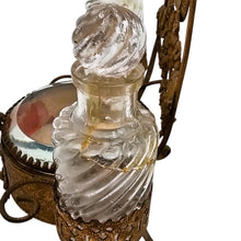 Charger l'image dans la galerie, Nécessaire de boudoir – boîte à bijoux, porte-montre et flacons – style Louis XVI, fin XIXe Le Charme des Violettes - Brocante en ligne