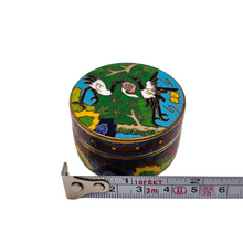 Charger l'image dans la galerie, Petite boîte en émail cloisonné au décor de grues et paysage, milieu XXè Le Charme des Violettes - Brocante en ligne