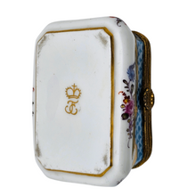 Charger l'image dans la galerie, Boîte précieuse en porcelaine peinte, fin XVIIIᵉ - début XIXᵉ siècle Le Charme des Violettes - Brocante en ligne