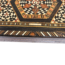 Afbeelding in Gallery-weergave laden, Boîte ancienne en marqueterie de bois du Moyen-Orient, XXè
