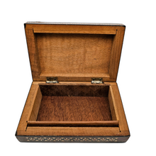 Afbeelding in Gallery-weergave laden, Boîte ancienne en marqueterie de bois du Moyen-Orient, XXè