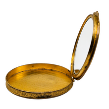 Charger l'image dans la galerie, Boîte à poudre en métal doré, décor pastoral en métal argenté, circa 1820-1840 Le Charme des Violettes - Brocante en ligne