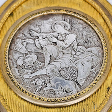 Charger l'image dans la galerie, Boîte à poudre en métal doré, décor pastoral en métal argenté, circa 1820-1840 Le Charme des Violettes - Brocante en ligne
