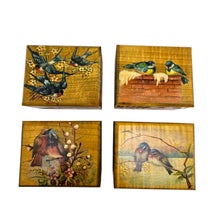 Load image into Gallery viewer, Ensemble de 4 petites boîtes en bois peintes à la main aux oiseaux, années 1970-1990 Le Charme des Violettes - Brocante en ligne