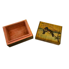 Load image into Gallery viewer, Ensemble de 4 petites boîtes en bois peintes à la main aux oiseaux, années 1970-1990 Le Charme des Violettes - Brocante en ligne