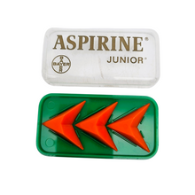 Afbeelding in Gallery-weergave laden, Lot de trois boîtes anciennes sur le thème du sommeil et des remèdes d’antan, années 1930 à 1960 Le Charme des Violettes - Brocante en ligne