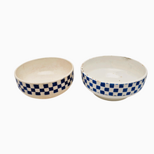 Load image into Gallery viewer, Boch et Nimy, Bols en faïence à damier bleu et blanc, début XXè