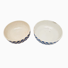 Load image into Gallery viewer, Boch et Nimy, Bols en faïence à damier bleu et blanc, début XXè