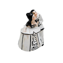 Charger l'image dans la galerie, Bonbonnière Art déco Pierrot & Colombine en porcelaine, décor noir & blanc, années 1925-1935 Le Charme des Violettes - Brocante en ligne