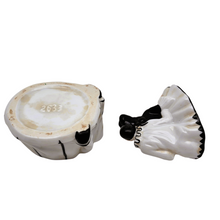 Charger l'image dans la galerie, Bonbonnière Art déco Pierrot & Colombine en porcelaine, décor noir & blanc, années 1925-1935 Le Charme des Violettes - Brocante en ligne
