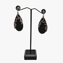 Afbeelding in Gallery-weergave laden, Art Deco druppelvormige oorbellen in 925 zilver, zwarte onyx en marcasieten, jaren 20-30