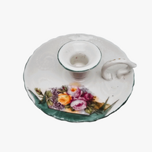 Load image into Gallery viewer, Bougeoir de chevet en porcelaine fleurie, vers 1900