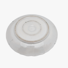 Load image into Gallery viewer, Bougeoir de chevet en porcelaine fleurie, vers 1900