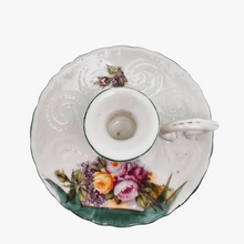 Load image into Gallery viewer, Bougeoir de chevet en porcelaine fleurie, vers 1900