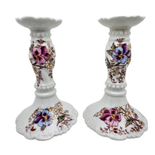 Load image into Gallery viewer, Paire de bougeoirs anciens en porcelaine à décor de pensées, fin XIXè - début XXè Le Charme des Violettes - Brocante en ligne