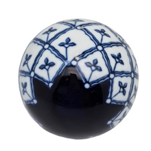 Load image into Gallery viewer, Blue and white Chinese porcelain carpet ball, 20th century