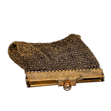 Load image into Gallery viewer, Bourse Belle Epoque en maille dorée, années 1890-1910