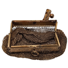 Load image into Gallery viewer, Bourse Belle Epoque en maille dorée, années 1890-1910