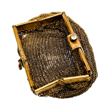 Load image into Gallery viewer, Bourse Belle Epoque en maille dorée, années 1890-1910