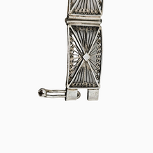 Afbeelding in Gallery-weergave laden, Antiek zilveren en filigrane armband met Art Deco-inspiratie
