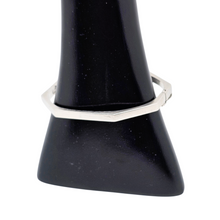 Charger l'image dans la galerie, Bracelet jonc hexagonal en argent massif 925, années 1970-1990 Le Charme des Violettes - Brocante en ligne