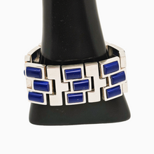 Afbeelding in Gallery-weergave laden, Vintage design manchetarmband in zilver bezet met lapis lazuli