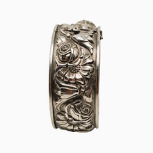 Charger l'image dans la galerie, Bracelet à décor de roses, de marguerites et de lys en métal argenté, années 1940 Le Charme des Violettes - Brocante en ligne