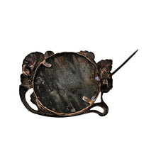 Load image into Gallery viewer, Broche Art nouveau à la rose en laiton doré et aile de Morpho sous verre, vers 1900-1915 Le Charme des Violettes - Brocante en ligne