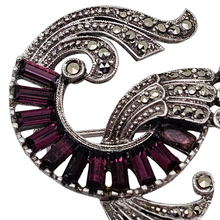 Afbeelding in Gallery-weergave laden, Broche Art déco en argent 800 sertie de marcassites et de barrettes de cristal violines, années 1930