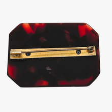 Load image into Gallery viewer, Broche Art déco en bakélite et laiton gravé, années 1925–1935 Le Charme des Violettes - Brocante en ligne