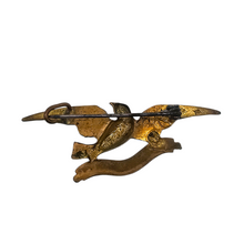 Charger l'image dans la galerie, Broche souvenir « Chemin des Dames » – oiseau en émail cloisonné, vers 1920 Le Charme des Violettes - Brocante en ligne