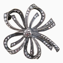 Afbeelding in Gallery-weergave laden, Oude bloemenbroche van 835/1000 zilver bezet met marcasieten