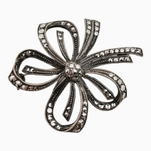 Afbeelding in Gallery-weergave laden, Oude bloemenbroche van 835/1000 zilver bezet met marcasieten