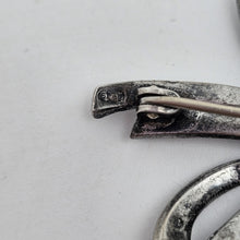 Afbeelding in Gallery-weergave laden, Oude bloemenbroche van 835/1000 zilver bezet met marcasieten
