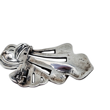 Afbeelding in Gallery-weergave laden, Broche Art déco drapée en argent 825 sertie d'onyx noir et de marcassites, années 1930